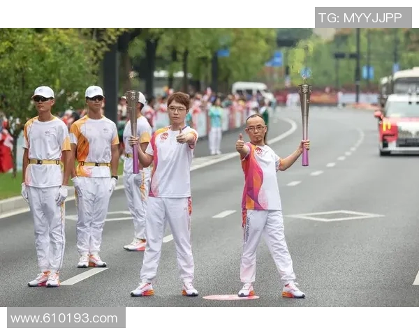 亚运会火炬接力开启，中国运动员担任首棒火炬手